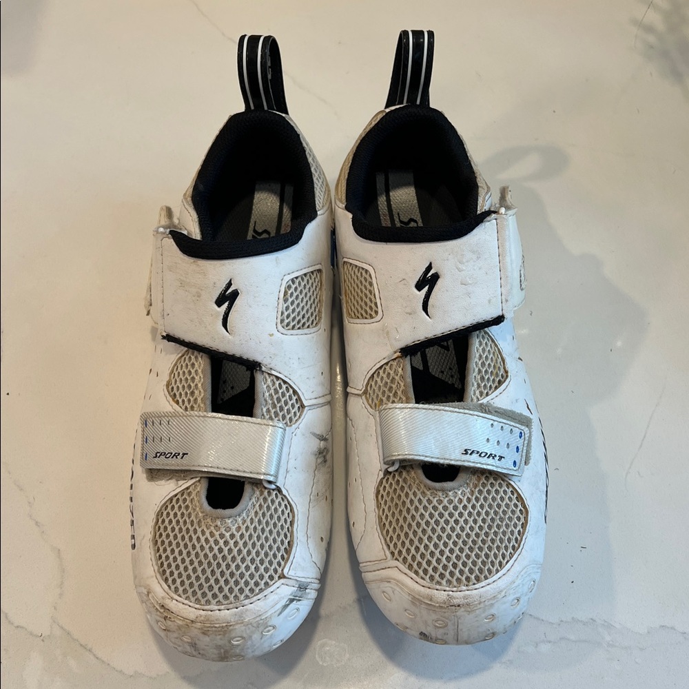 Specialized bike shoes fits like a ladies size 9.5